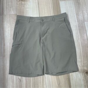 Columbia Gray Cargo Shorts Lightweight and Versatile